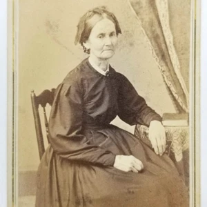 1860s CDV Photo Elder Woman Book On Table John Roth Freehold New Jersey - Picture 1 of 4