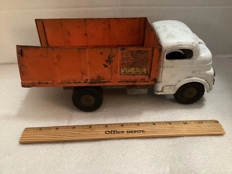 VINTAGE STRUCTO QQPACKAGE DELIVERY TRUCK - Image 1 of 4