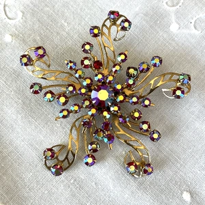 Vintage Floral Scatter Pin Brooch Purple Aurora Borealis Rhinestone Gold Tone 3” - Picture 1 of 17
