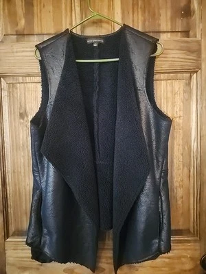 Chaleco de piel sintética de gamuza Rock And Republic para mujer extra grande negro envío rápido.  Foto 1 de 4