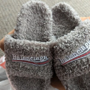 Balenciaga FURRY graue Damen-Pantoletten Größe 7  - Bild 1 von 11