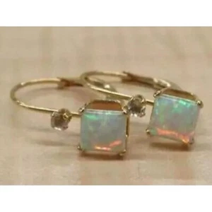 Pendientes colgantes enchapados en oro amarillo de 14 k de ópalo de fuego creado en laboratorio corte princesa de 3 quilates - Imagen 1 de 4