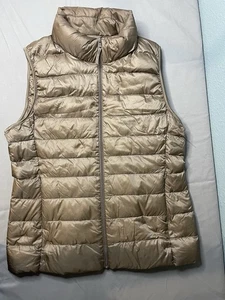 UNIQLO Damen braun ultraleichte Daunen gefütterte Weste verstaubare Taschen Größe Medium - Bild 1 von 6