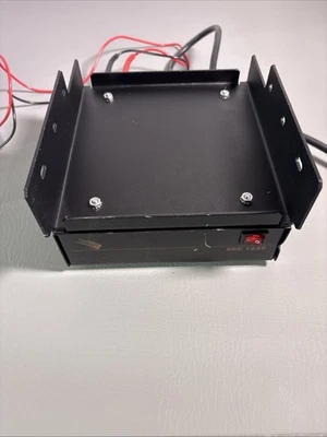 Fuente de alimentación SAMLEX AMERICA SEC-1235 AC a CC 13,8 VDC 30 AMP, I.T.E Foto 1 de 4