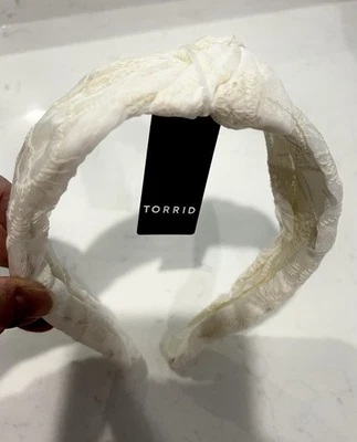 Novo em folha no pacote tiara de nó floral de renda creme tórrido - Imagem 1 de 3