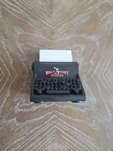 Macchina da scrivere 2023 Disney Parks Eras 100 Walt Disney Studios nota adesiva nuova - Foto 1 di 1