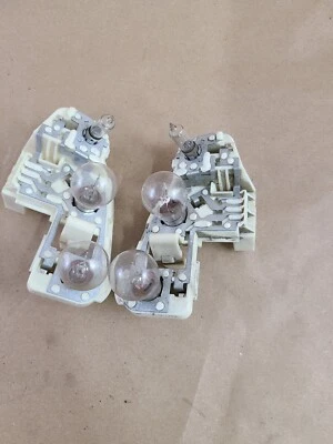 BMW E90 330i 325i 2006 2007 OEM INTERIOR IZQUIERDO DERECHO FRENO TRASERO BOMBILLA PANEL Foto 1 de 4