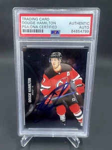 Dougie Hamilton Signed 2021-22 Skybox Metal Universe IP Auto PSA/DNA Devils - Picture 1 of 2