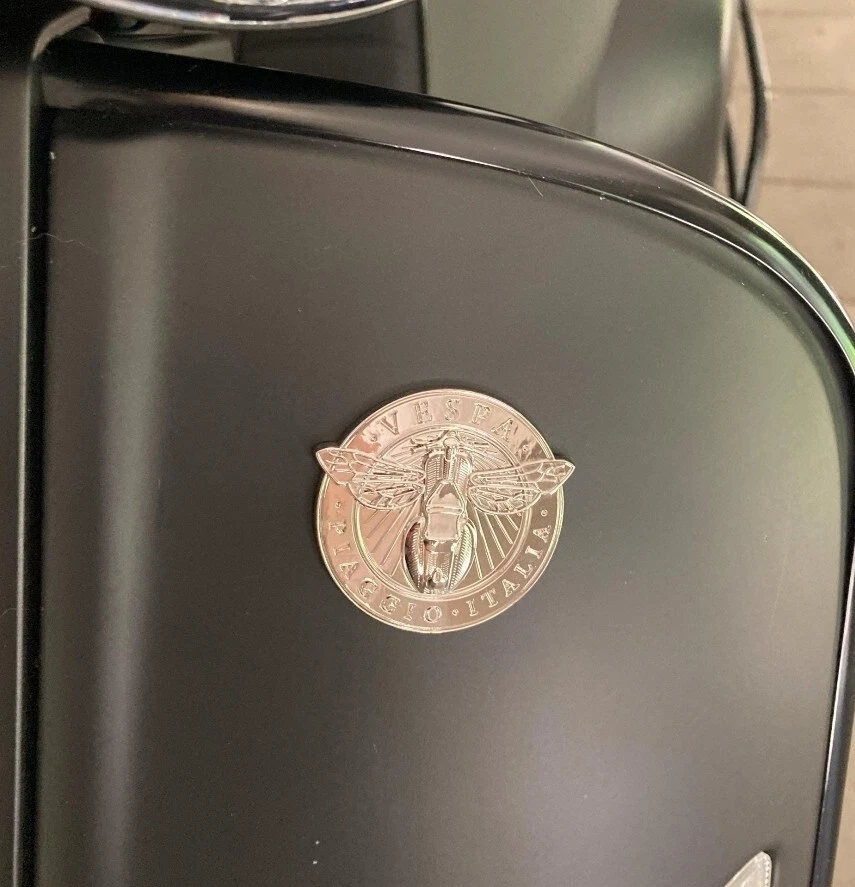 Piaggio Avispa Vespa 3D Aluminio Insignia Emblema Calcomanía Color Plata Redondo - Imagen 1 de 4