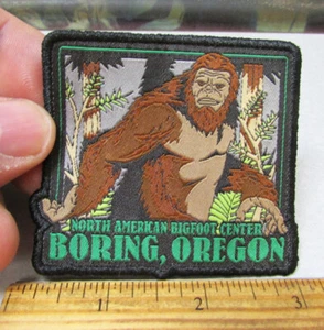 Parche de hierro bordado North American Bigfoot Center Boring Oregon 2,75 x 2,5 - Imagen 1 de 2