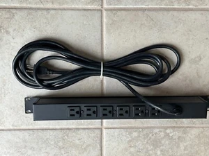 RackMount Solutions R 230 Rear Outlet PDU - Bild 1 von 2