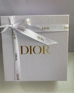DIOR Fliege weiß fein groß Geschenkbox Schminkkoffer groß 20,5 x 20,5 x 8 cm - Bild 1 von 5