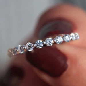 Rundschliff Lab Grown Diamond Eternity Band Floating Bubble Diamond Ehering - Bild 1 von 9