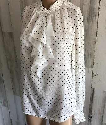 Блузка белая White House Black Market размер 6 в горошек с длинным рукавом с оборками со сборками - Изображение 1 из 4