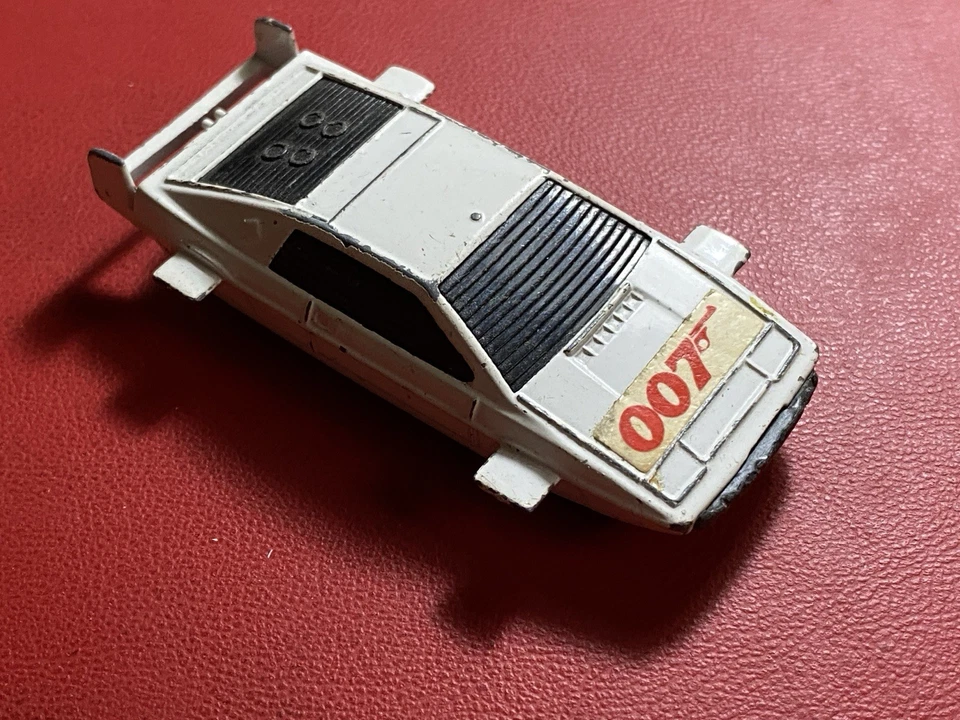 CORGI TOYS JUNIORS Modellino Auto LOTUS ESPRIT 007 JAMES BOND Metallo 1:64 - Immagine 1 di 3