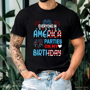 T-Shirt 4. Juli Everyone in America Partys on My Birthday lustig Shirt - Bild 1 von 7