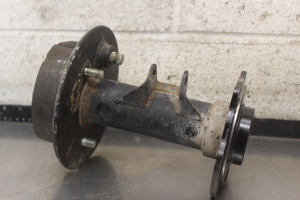 Yamaha Badger 80 YFM80 1995 eje trasero tubo portador Z813 Foto 1 de 4