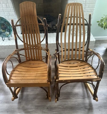 Mecedoras Amish dobladas de nogal americano Foto 1 de 4