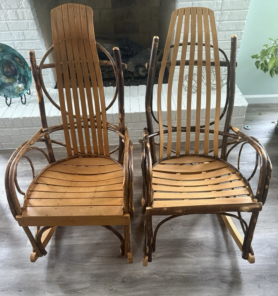 Mecedoras Amish dobladas de nogal americano Foto 1 de 4