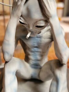 X-FILES Abducted SMOKING ALIEN Statue Randy Bowen Paranormal Statue Limited Ed.