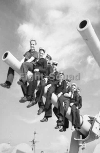 WW2 Picture Photo Sailors of the Australian lightweight cruiser Perth 3602 - Imagen 1 de 3