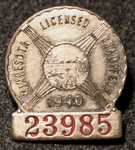 1940 Minnesota Licensed Chauffeur Badge - Picture 1 of 2