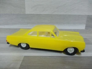 Alte Modellauto aus Plastik verglast Opel R 1:24 ? ca. L15cm mit antrieb selten  - Bild 1 von 6
