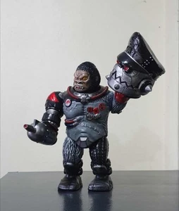 SOTAKUTOYS: SOFUBI TAKUBOT ORANGUTÁN GENERAL GRIS LIMITADO 30 cm. USADO - Imagen 1 de 2