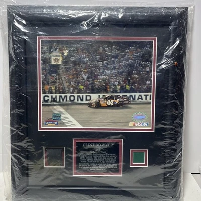 Foto de Clint Bowyer 2008 edición limitada con neumático y bandera verde 6 de 107 nuevo certificado de autenticidad Foto 1 de 4