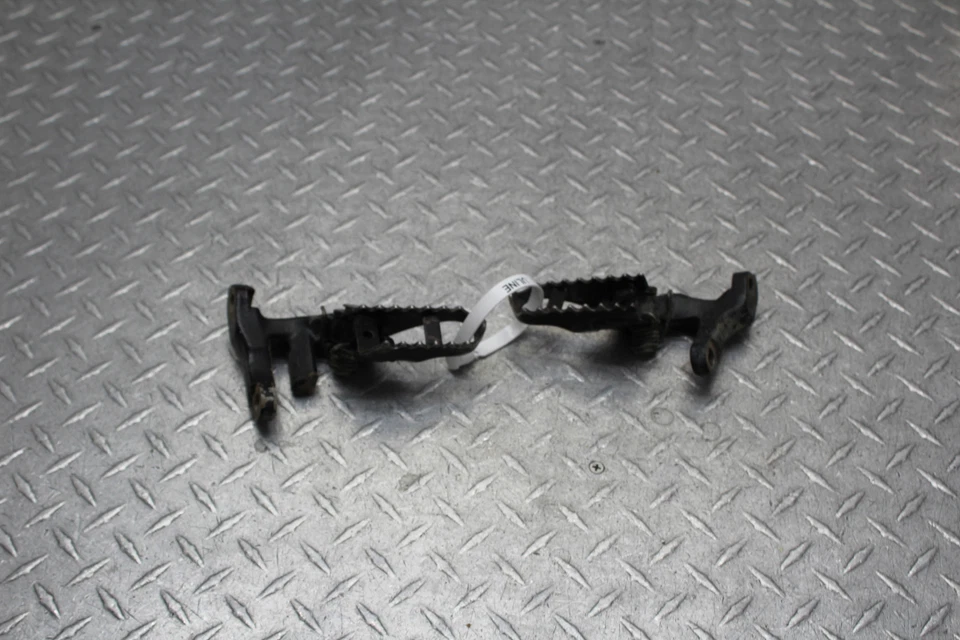 1999 HONDA XR200R LEFT RIGHT FOOT RESTS PEGS  - Image 1 of 4