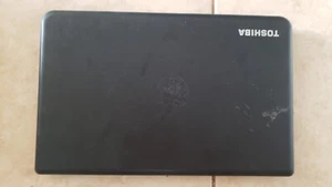 Toshiba Satellite C50D-A 15" AMD Windows 10 pro for parts **BROKEN TRACKPAD** - Afbeelding 1 van 11