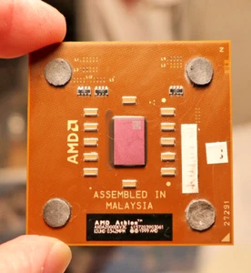 AMD Athlon XP 2000+ 1.67GHz (AXDA2000DKV3C) Processor multiplier unlocked! - Photo 1/3