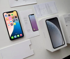 Apple iPhone XR 64GB White Exceptional Condition UK Seller - Afbeelding 1 van 9