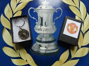 MANCHESTER UNITED FC Esso FA Cup centenary coin 1972 Keyring, Gift boxed - Picture 1 of 4
