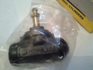 Rear Brake Wheel Cylinder for FORD FIESTA MK 1 - 950 1100 & 1300 - 1976-83 - Picture 1 of 4