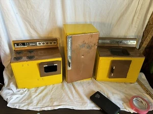 Vintage 1950's Tin Metal Kitchen Refrigerator Tray Oven Sink NASSAU yellow Toy - Picture 1 of 8