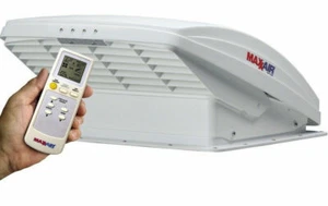 7000K MaxxAir/MaxxFan Deluxe with Thermostat/Rain Shield/Remote - Imagen 1 de 1