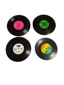 NUEVO Juego de 4 posavasos redondos de plástico retro novedad discos - Imagen 1 de 3