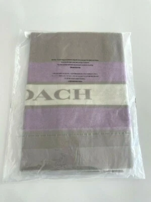 NUEVO CON ETIQUETAS Coach Varsity Rayas Gran Tamaño Silenciador Bufanda Violeta Orquídea 100% Lana F76388 Foto 1 de 3