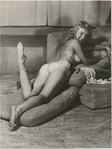 Página de artículo vintage Marilyn Monroe pose sexy en blanco y negro - enero 1987 - Imagen 1 de 5