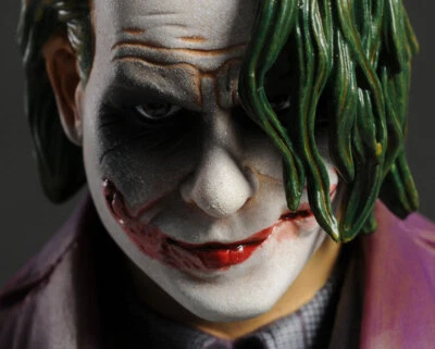 Figura variante Mattel & DC The Dark Knight Heath Ledger The Joker 12" con tarjeta en paquete Foto 1 de 4