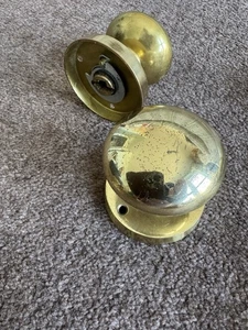 Vintage Brass Door Knobs Handles Plates Reclaim Old Retro - Picture 1 of 1