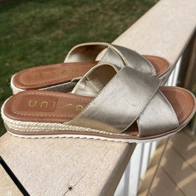Sandalias para mujer Unisa informales planas doradas talla 6 como nuevas Foto 1 de 4