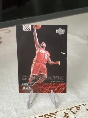 2003-04 Upper Deck Star 新秀勒布朗詹姆斯 #301 (RC) 克利夫兰骑士队 — 第 1/3 张图片