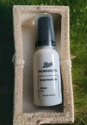 Suero antienvejecimiento y blanqueamiento Boots Ingredients 1 oz. Foto 1 de 2