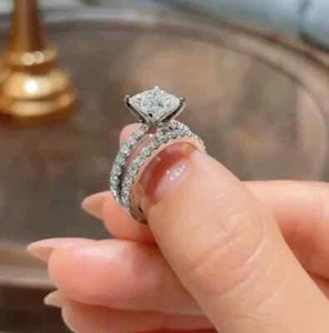 Conjunto de anillo de compromiso nupcial moissanita corte princesa de 2,50 quilates enchapado en oro blanco de 14 k - Imagen 1 de 7