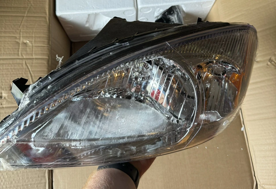 For Toyota Sienna CE/LE/XLE 2004-2005 Headlights Assembly Pair Chrome Housing Foto 1 de 4