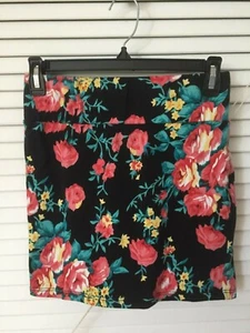 Forever 21 Black Floral Bodycon Stretch Knit Mini Skirt Size Small - Picture 1 of 2