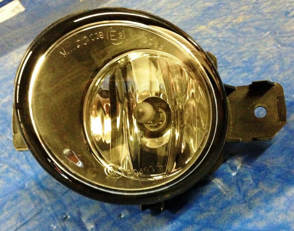 Faro antiniebla izquierdo Versa 2012 2013 2014 2015 2016 pieza OEM # 261558990A Foto 1 de 1