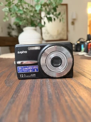 Sanyo VPC-X1200 12.1MP Digital Camera - Black TESTED WORKS GREAT - Image 1 of 4
